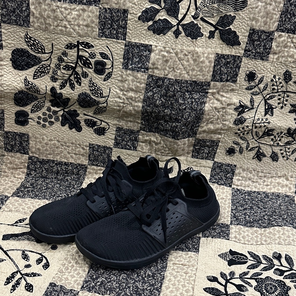 WHITIN Black Women's Athletic Shoes